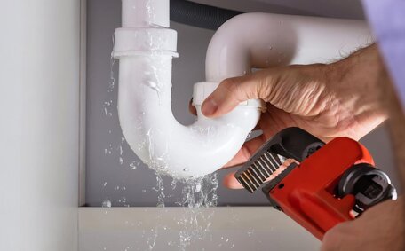 plumber unblock sewer pipe?
